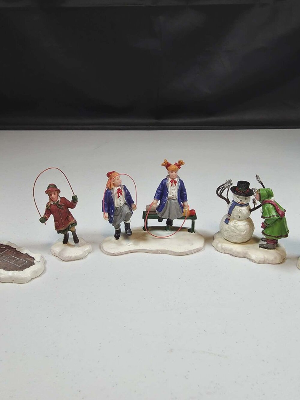 LEMAX CHRISTMAS VILLAGE FIGURES LOT SNOW WINTER FIGURINES RETIRED